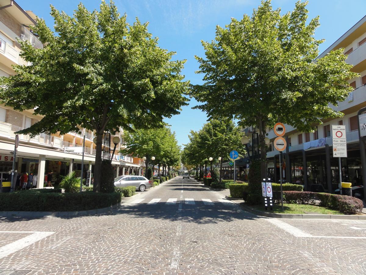 Venere - Appartamenti Бибионе Экстерьер фото